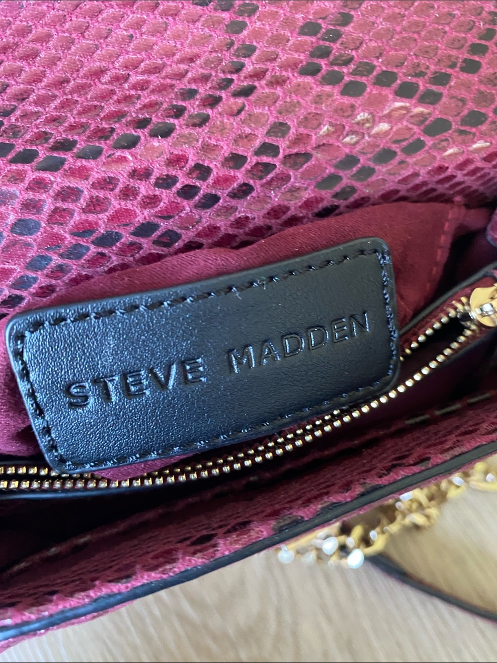 Steve Madden Burgundy Snakeskin Embossed Crossbody Bag Shoulder Purse - Picture 3 of 12